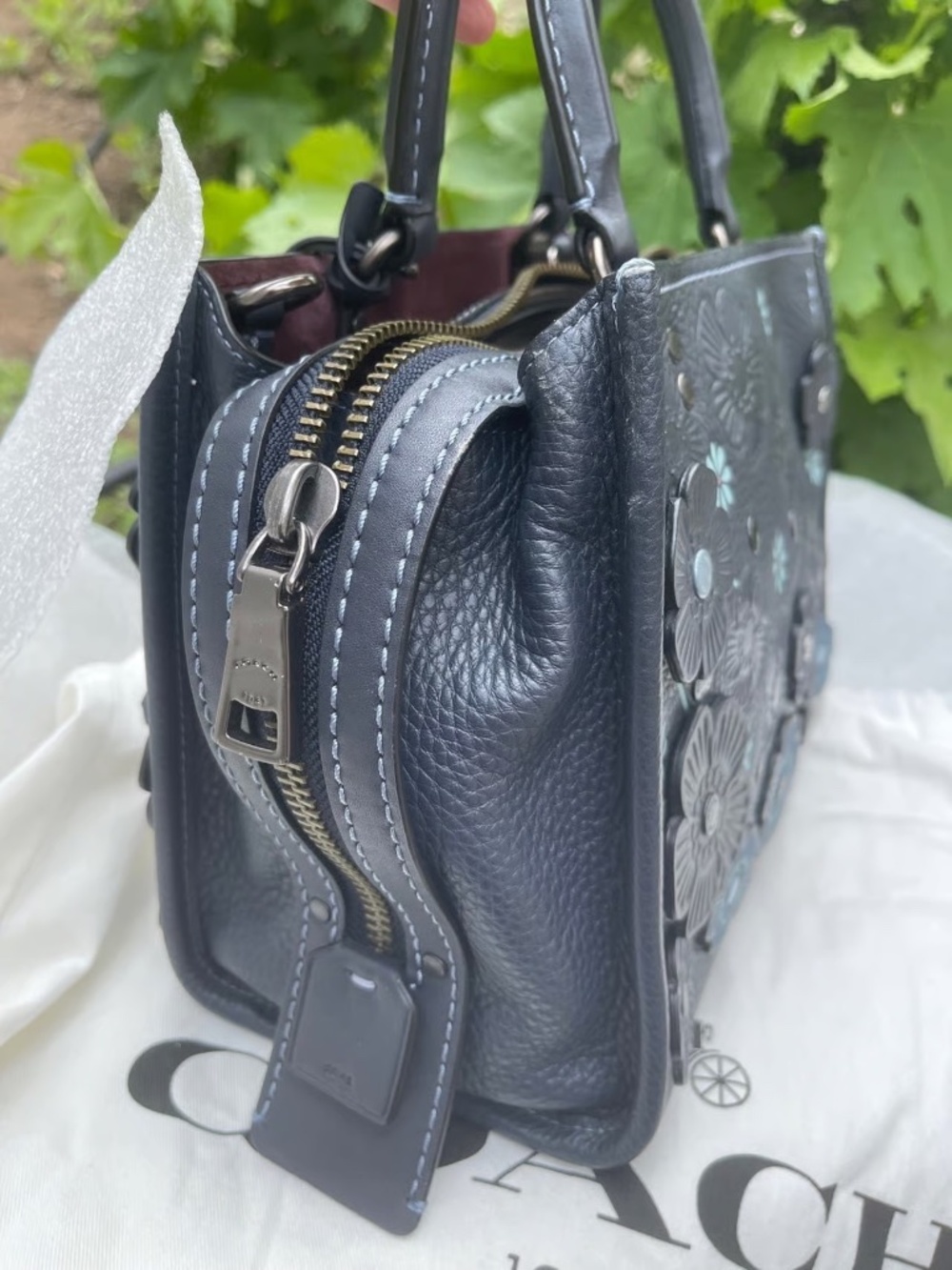 Coach Rogue 25 Tea Rose HTF Color - Midnight Navy - Incl. Scarf and Flower Charm - Picture 7 of 15